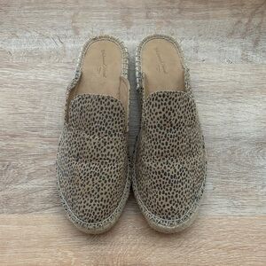 Universal Thread Tan and Black Espadrille Mules